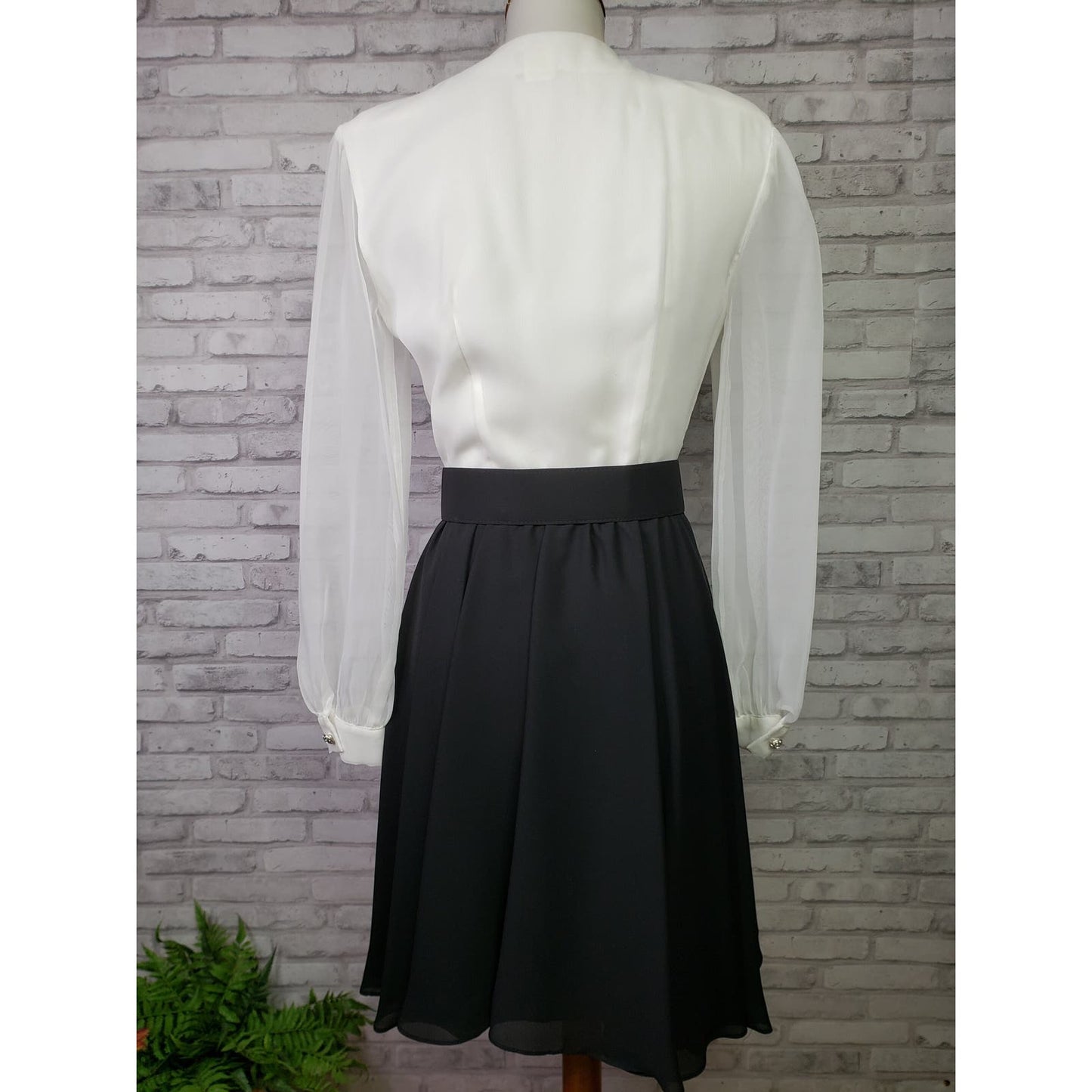 Vintage 1980s cocktail dress white and black wrap-look mini, Positively Ellyn size 4 women's vintage 34-inch bust
