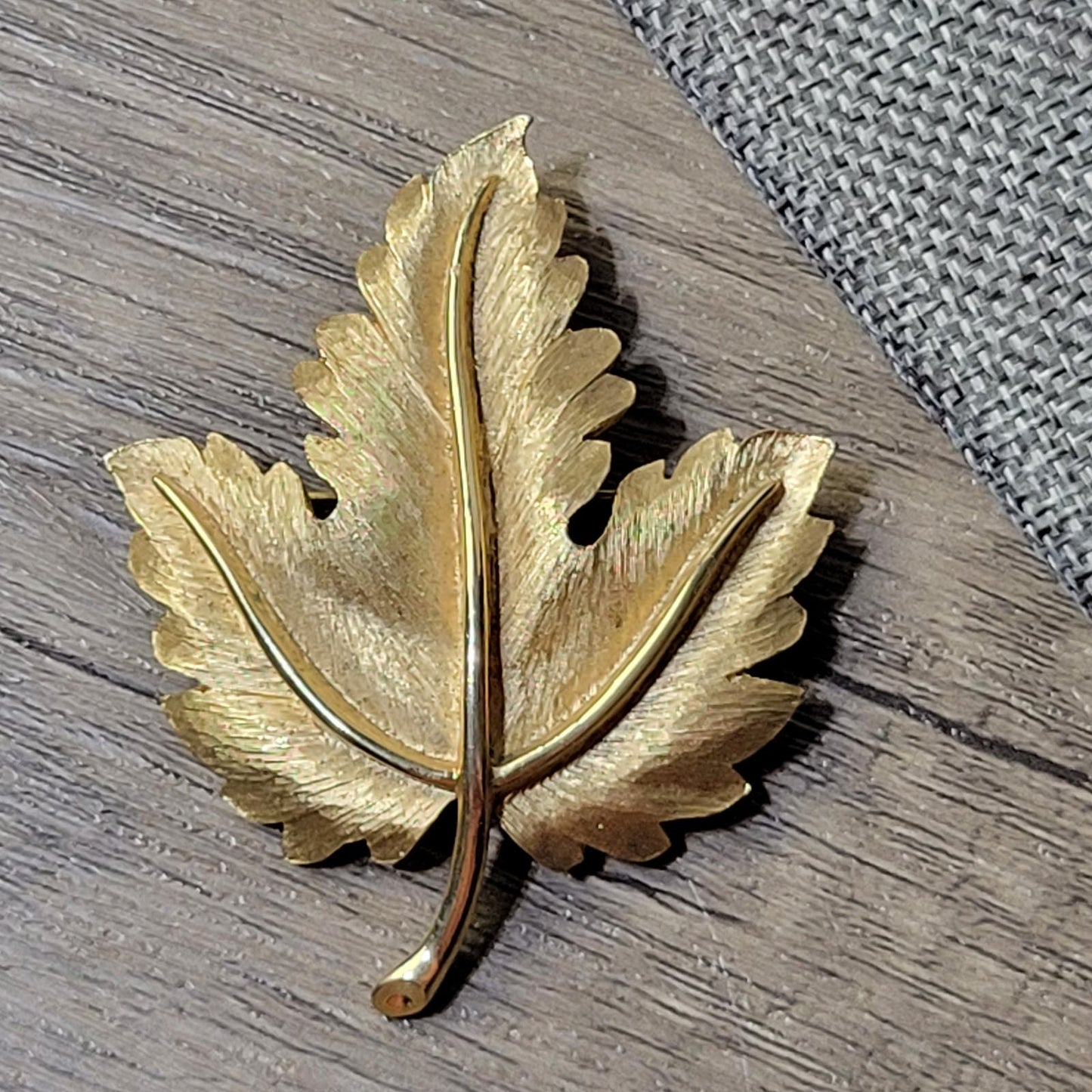 Leaf brooch Crown Trifari signed vintage 1960s brushed gold-tone jewelry