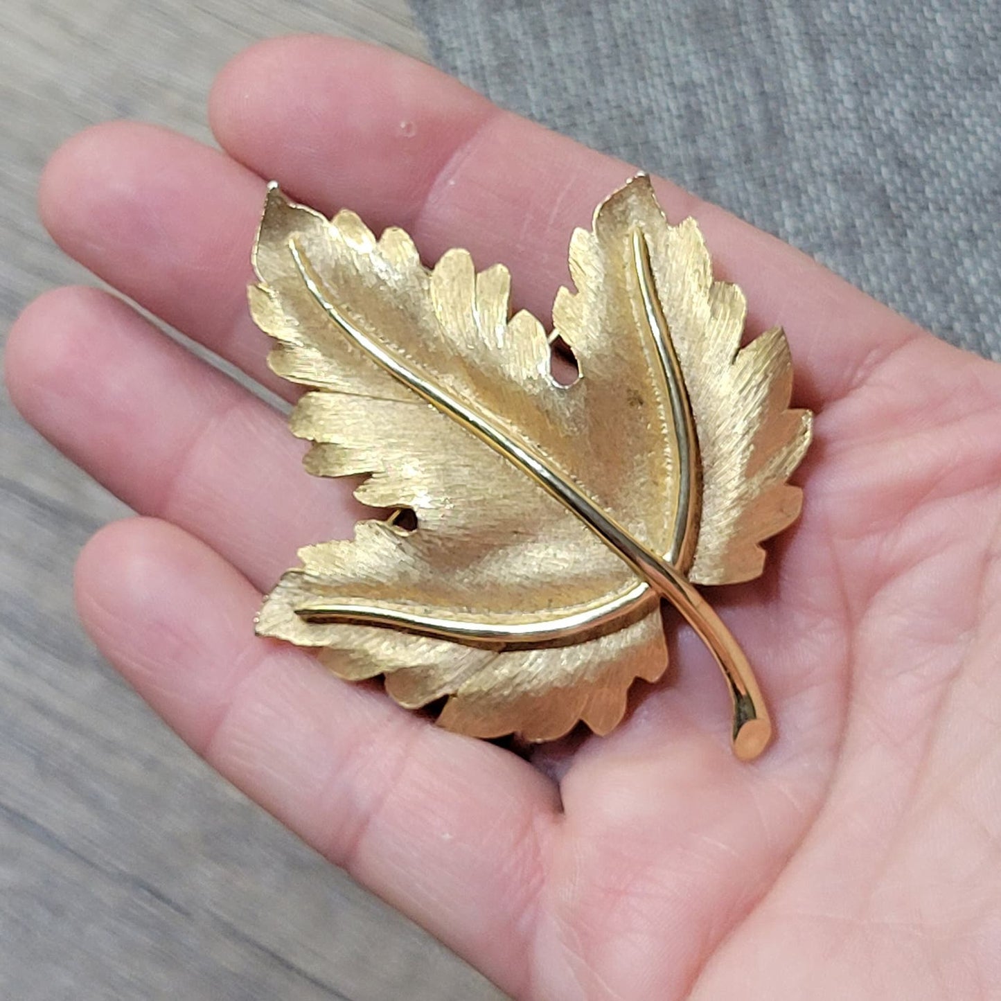 Leaf brooch Crown Trifari signed vintage 1960s brushed gold-tone jewelry