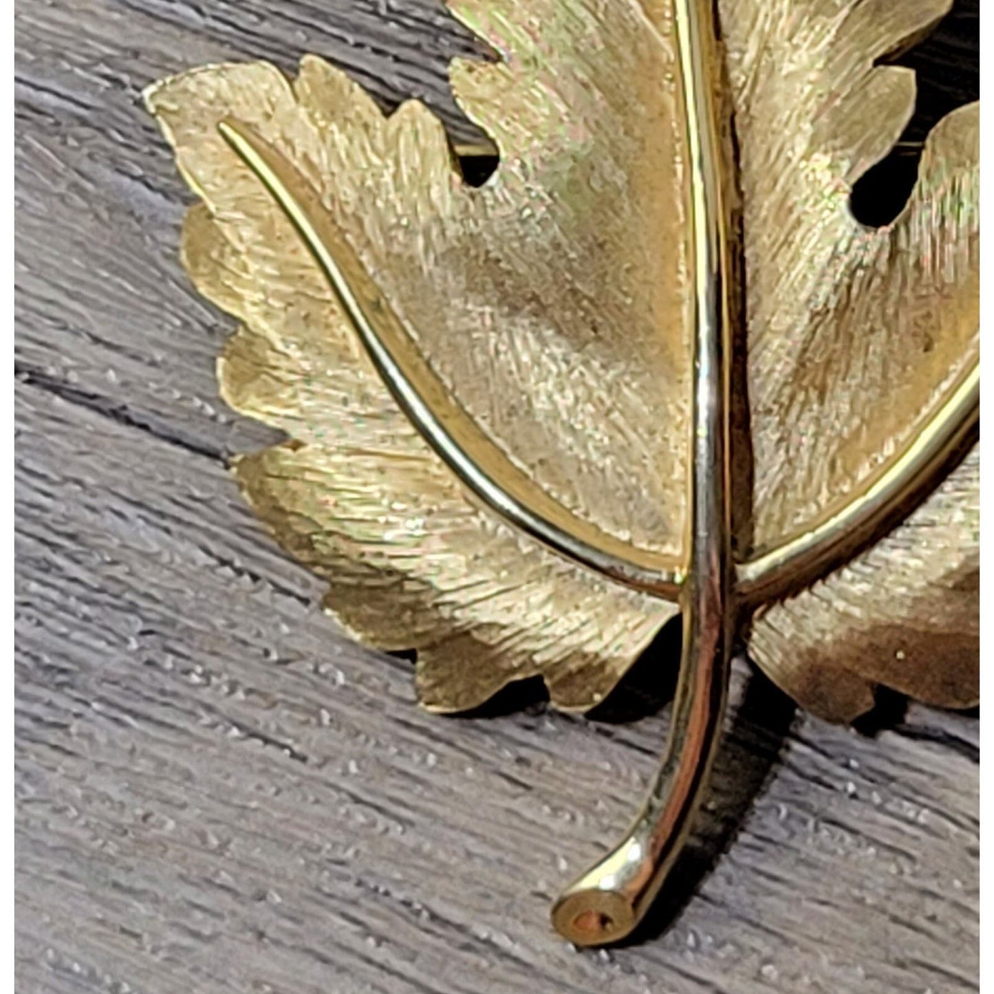 Leaf brooch Crown Trifari signed vintage 1960s brushed gold-tone jewelry