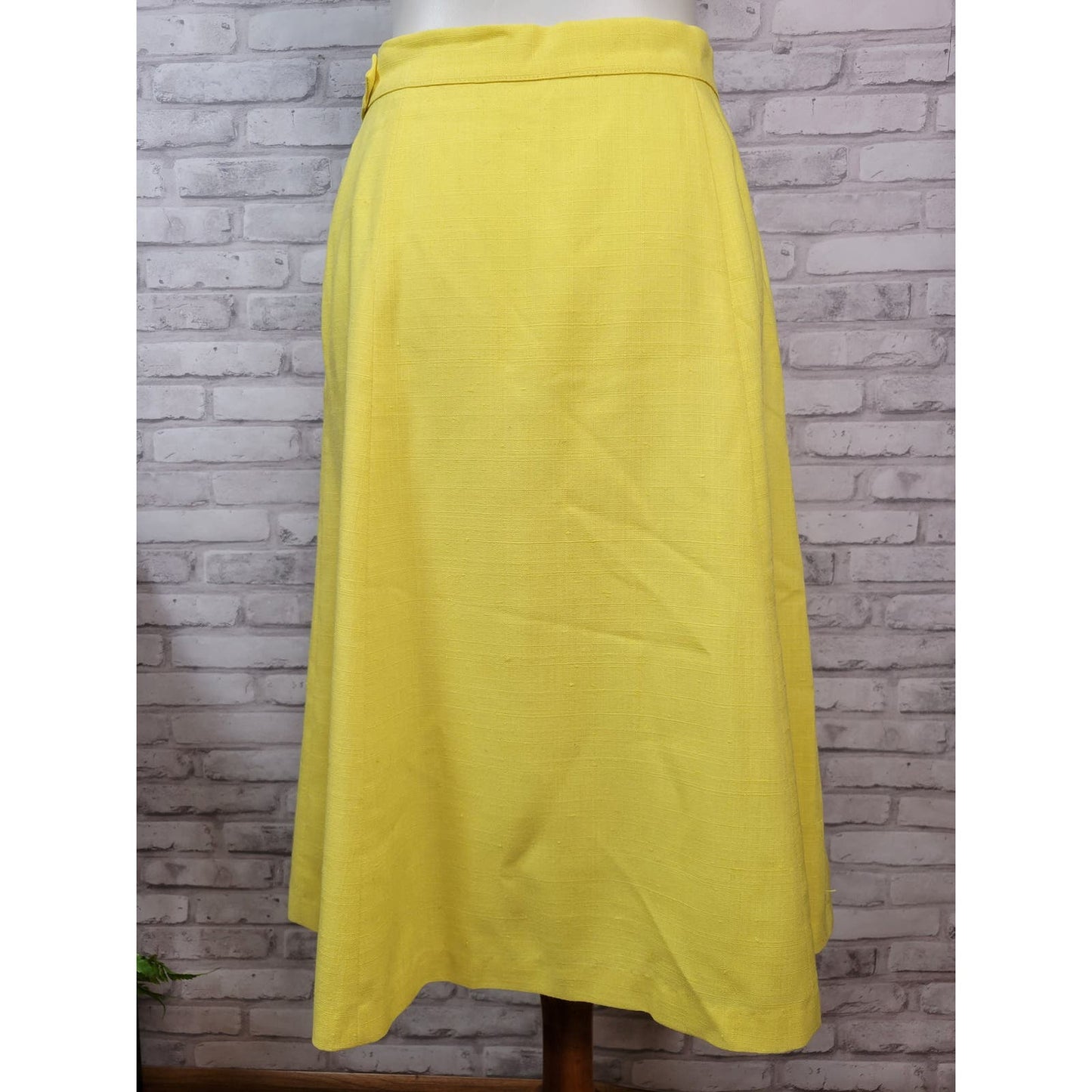 1960s A-line knee-length skirt sunny yellow cotton blend with buckle detail 28-inch waist