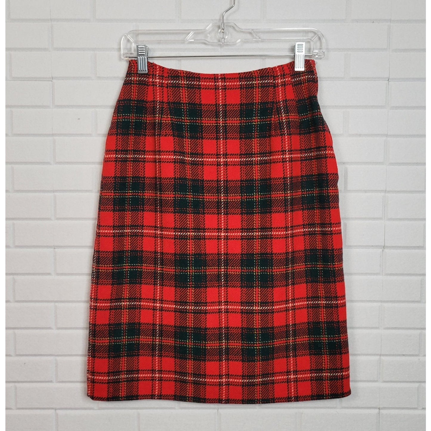 Vintage Pendleton size 6 red and green plaid wool straight skirt classic academia