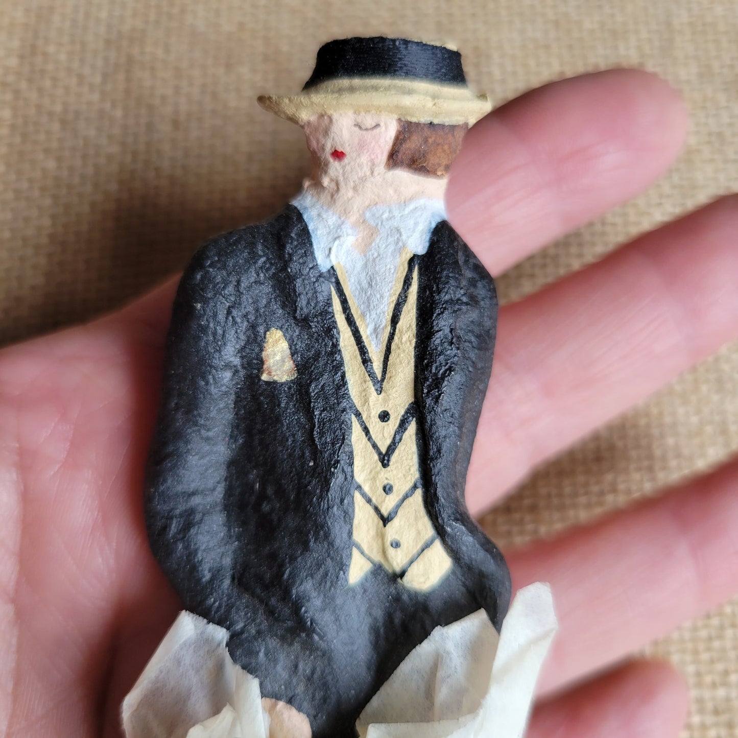 Vintage papier mache lady shopping fashion brooch M. Syme artisan jewelry