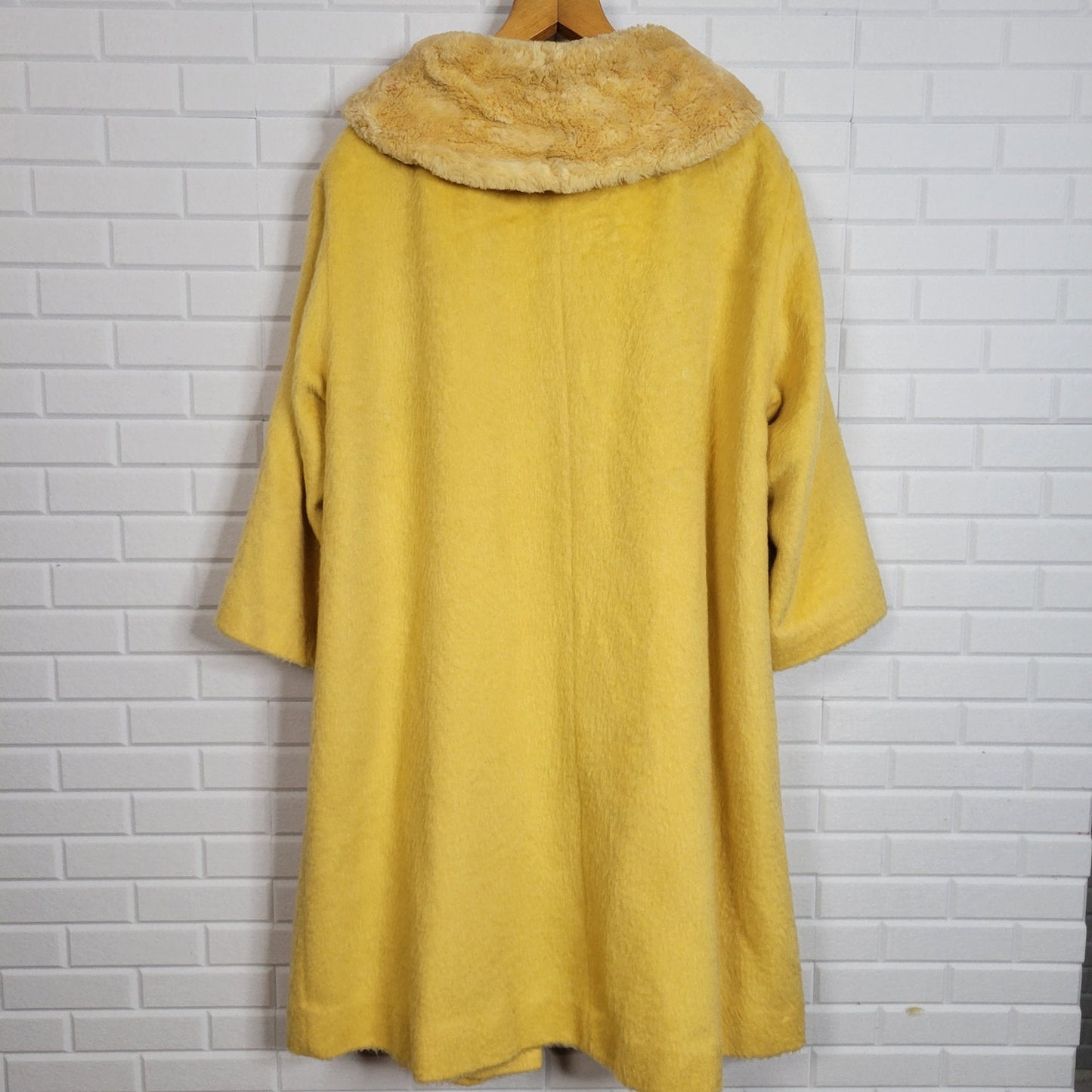 Vintage 1960s Mod Alpaca swing coat sunflower yellow fur collar size XL