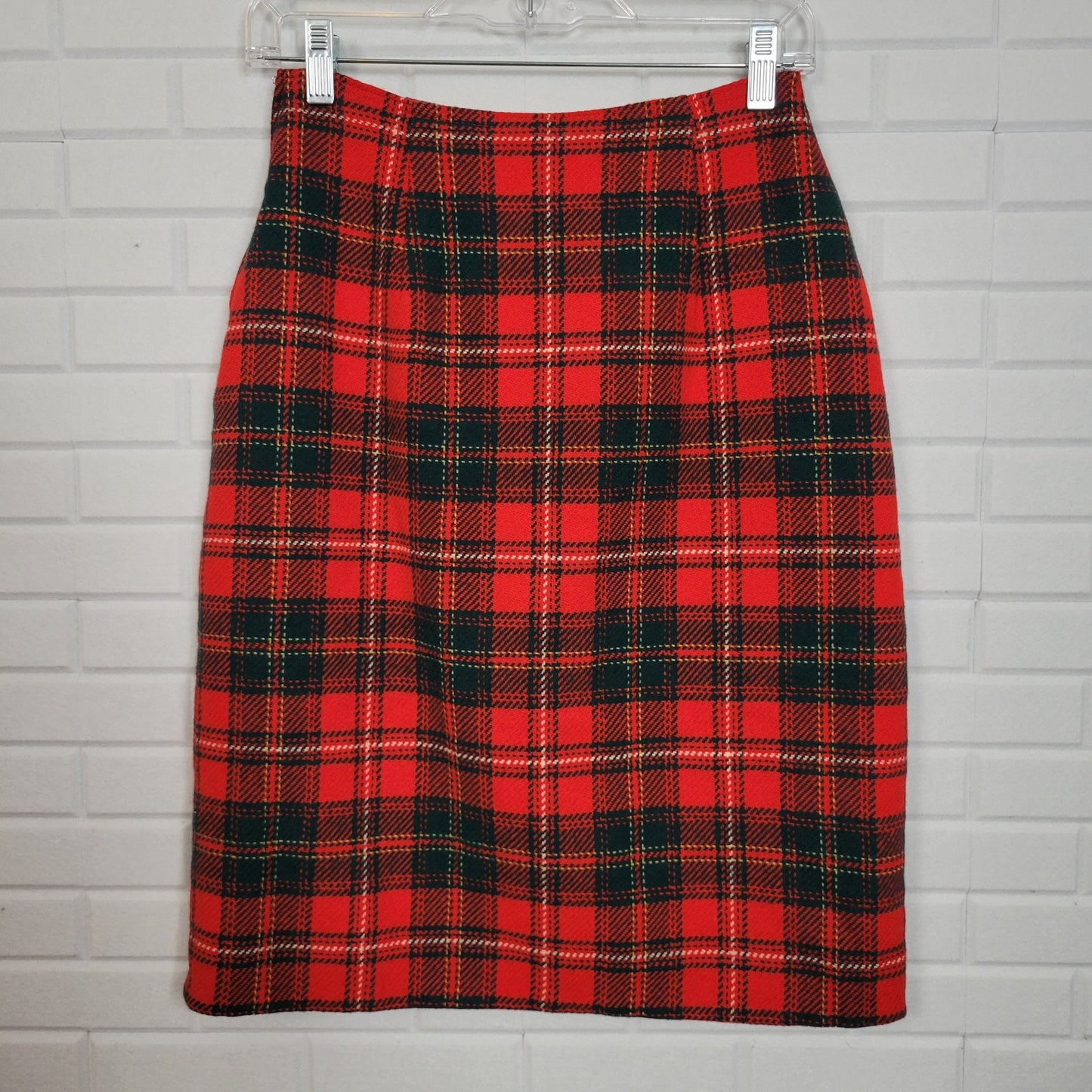 Vintage Pendleton size 6 red and green plaid wool straight skirt classic academia