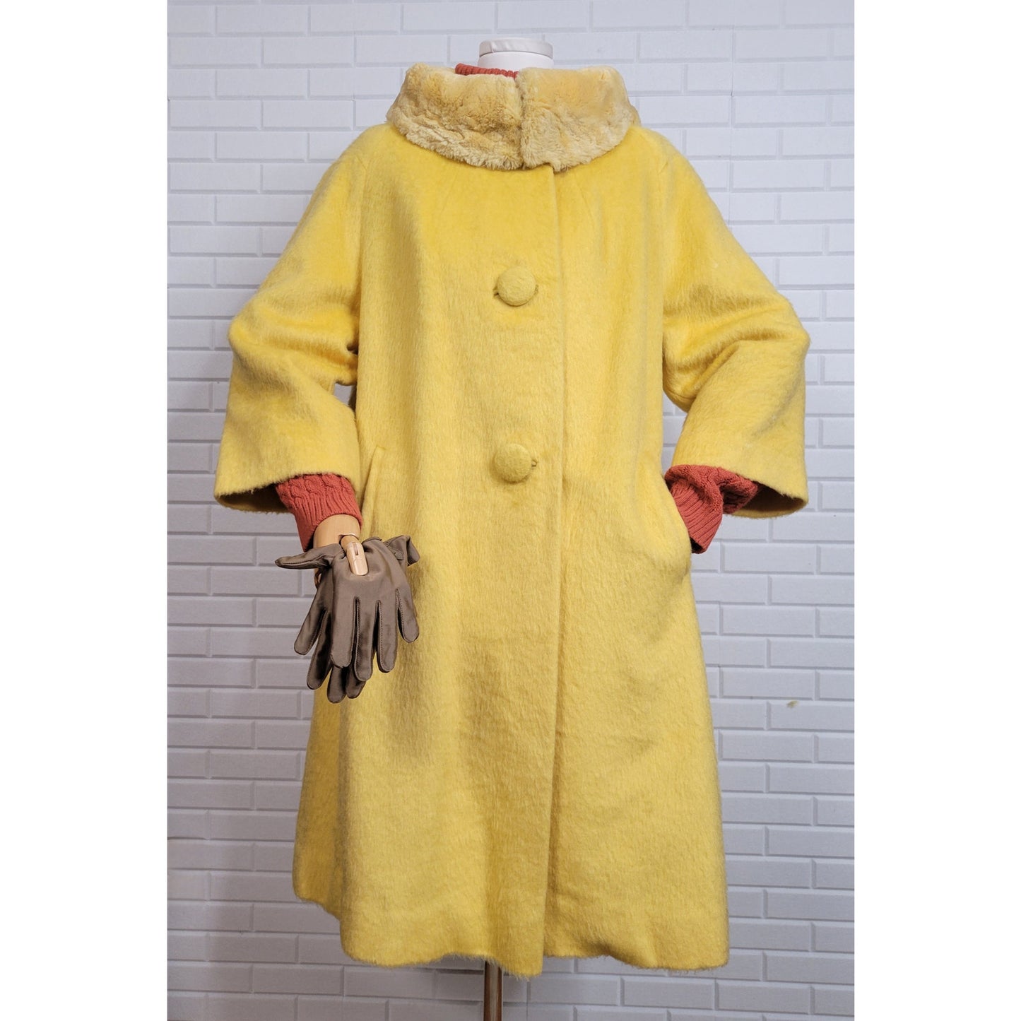 Vintage 1960s Mod Alpaca swing coat sunflower yellow fur collar size XL