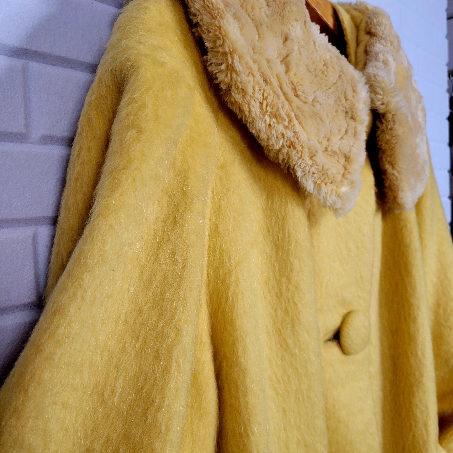 Vintage 1960s Mod Alpaca swing coat sunflower yellow fur collar size XL