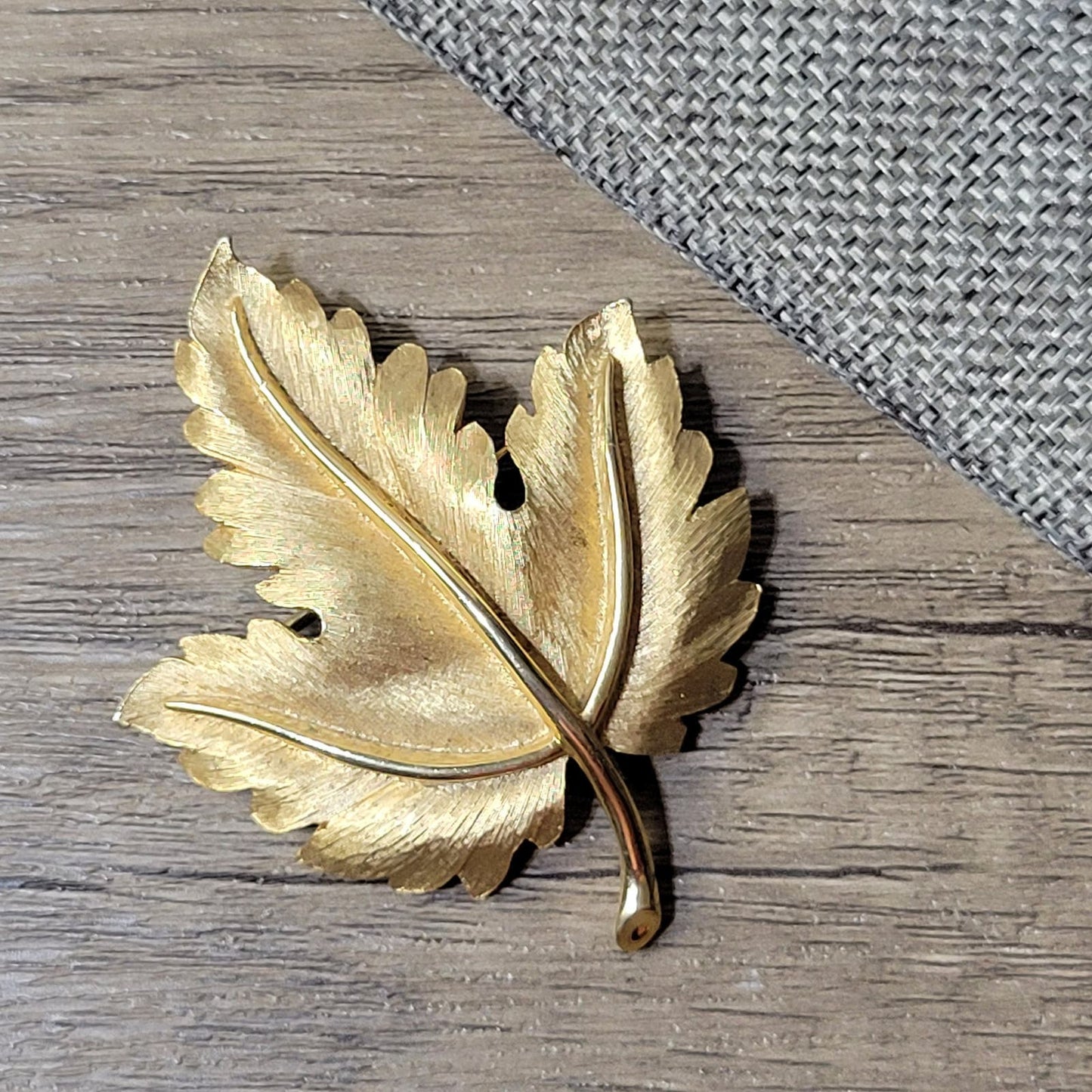 Leaf brooch Crown Trifari signed vintage 1960s brushed gold-tone jewelry